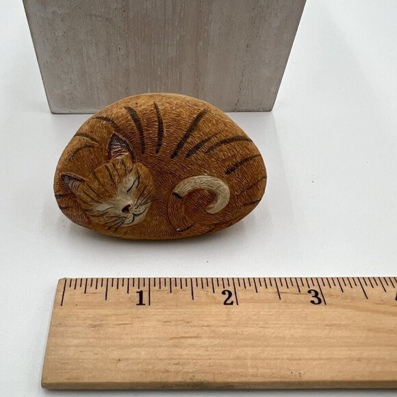 Ginger cat resin figurine looks like a rock paint - Picture 7 of 9